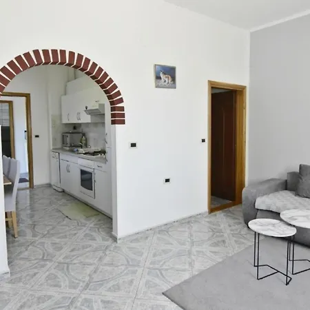 Apartment Klimatisierte In Valica Mit Grossem Garten *