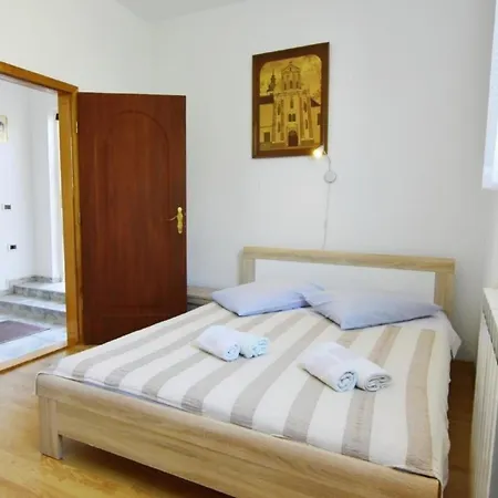 Klimatisierte In Valica Mit Grossem Garten Apartment *