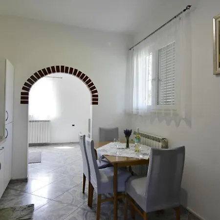 Klimatisierte In Valica Mit Grossem Garten * Umag