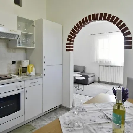 Apartment Klimatisierte In Valica Mit Grossem Garten