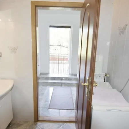 Klimatisierte In Valica Mit Grossem Garten Apartment