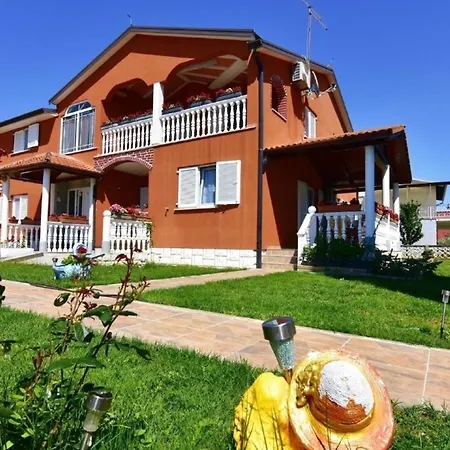 Klimatisierte In Valica Mit Grossem Garten
